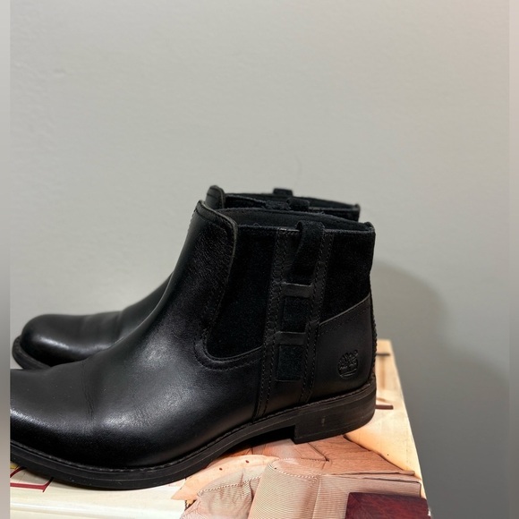 Timberland Black Leather Women’s Boots Size 6.5 main image 13